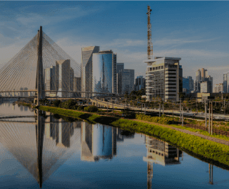 ônibus saindo da Rodoviária de Petrópolis para São Paulo